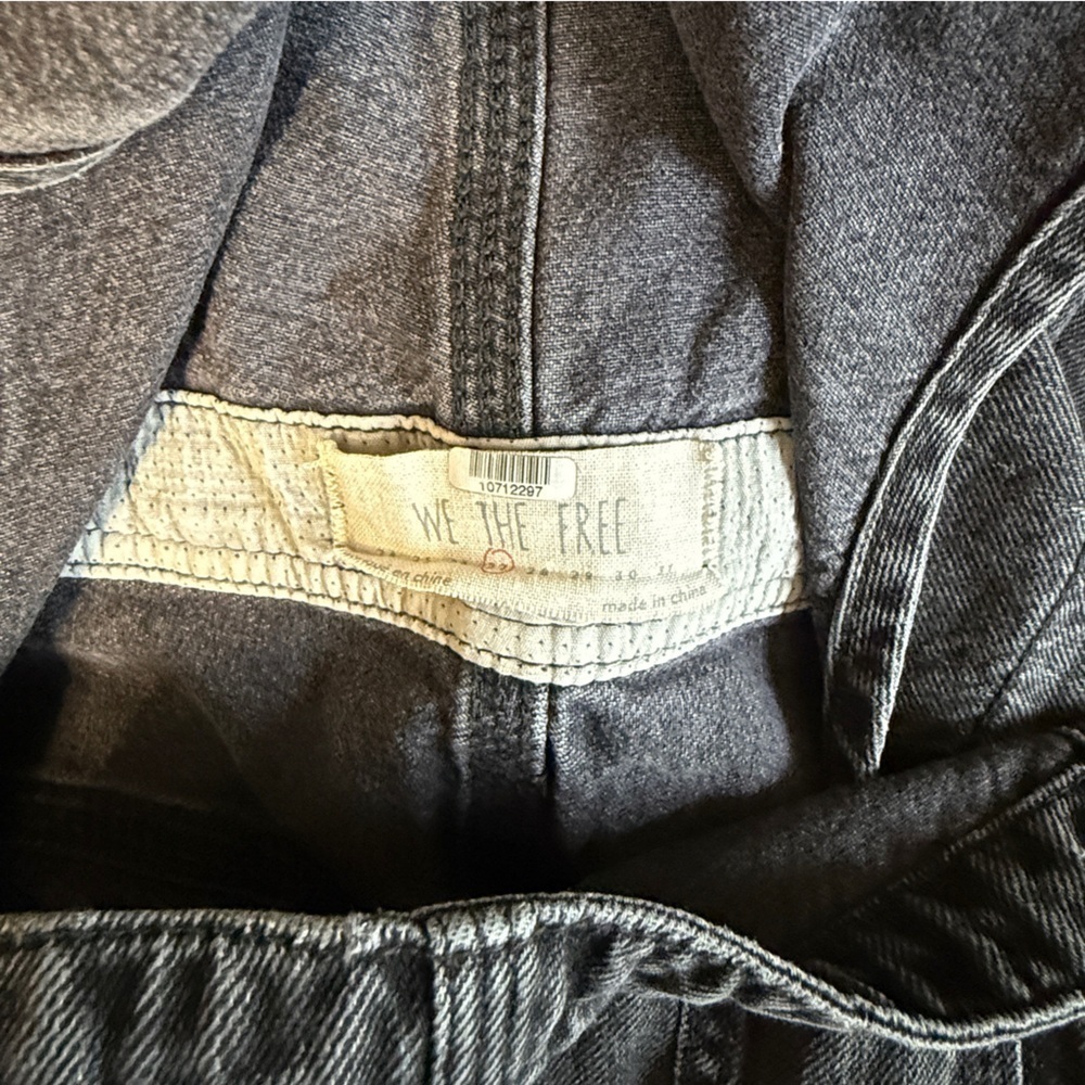 We The Free Black / Gray Denim Bib Overalls Size 27 #2250 - Picture 8 of 8